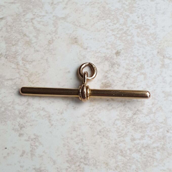 Simple T Bar in 9ct Gold