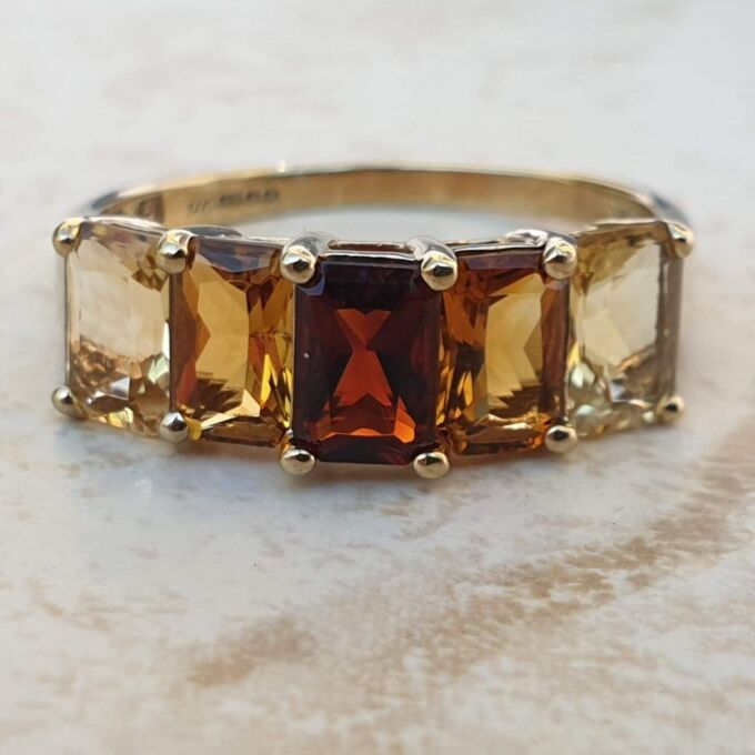 Garnet and Citrine Five Stone Ring in 9ct Gold,  a UK P 1/2 or a US 8 1/4.