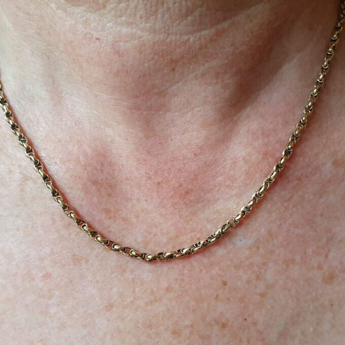 Antique Chain in 9ct Gold, 17 inches.