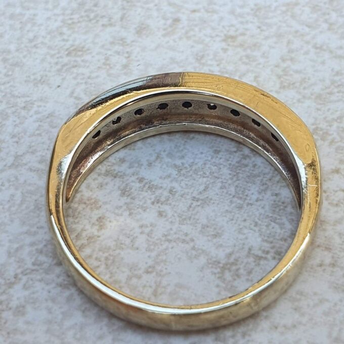 Sapphire & Diamond Ring in 9ct Gold, a UK