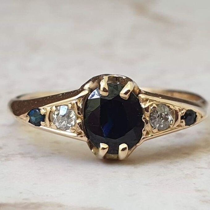 Vintage Sapphire and Diamond Ring in 18ct Gold, a UK L 1/2 or a US 6 1/4