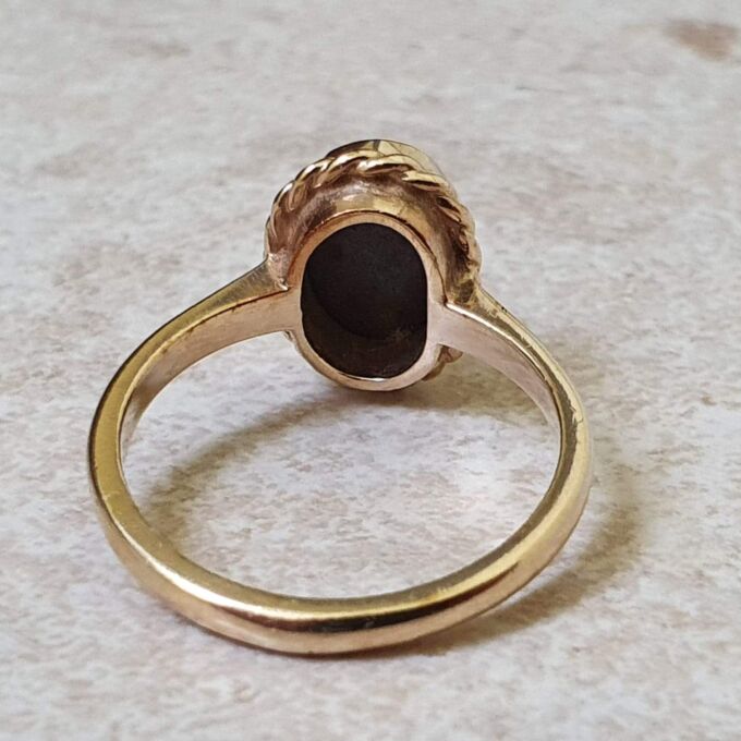 Hematite Solitaire Ring in 9ct Gold.