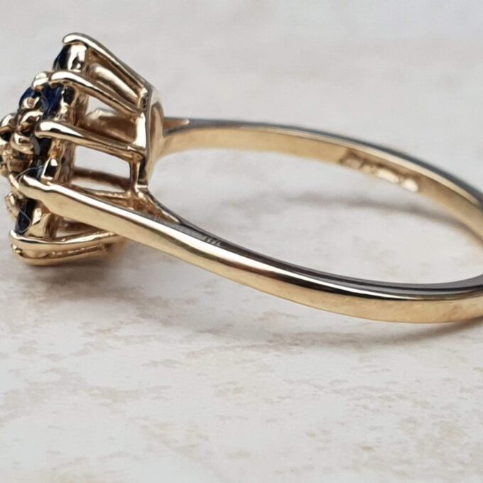 Synthetic Sapphire Cluster Ring in 9ct Gold, a UK M 1/2 or a US 6 3/4.