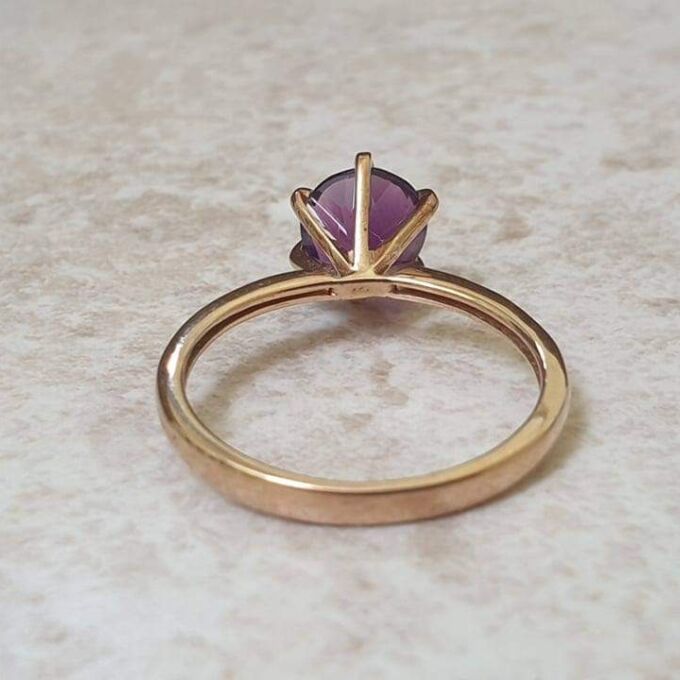 Amethyst Solitaire Ring in 9ct Gold.