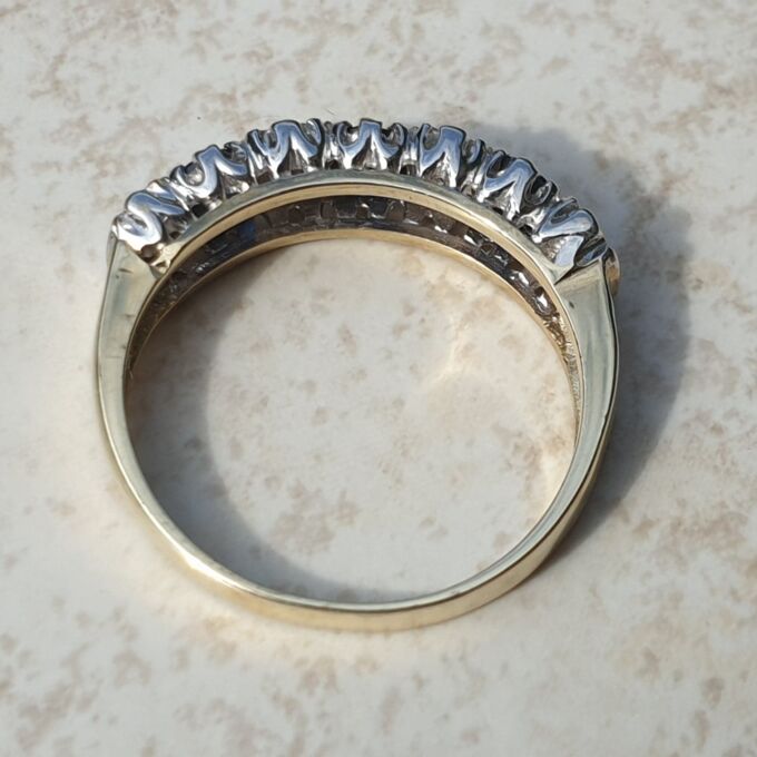 Sapphire and Diamond Ring in 9ct Gold, a UK K 1/2 or a US 5 3/4