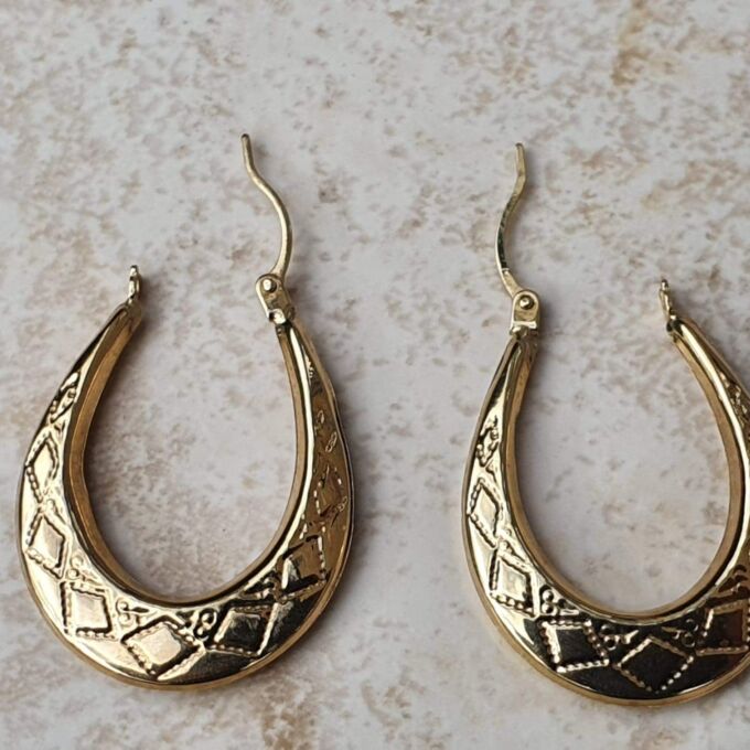 Oval Hoop Earrings in 9ct Gold