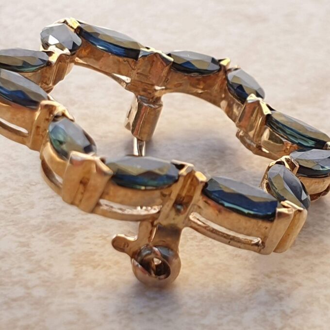 Star Design Sapphire Brooch in 9ct Gold.