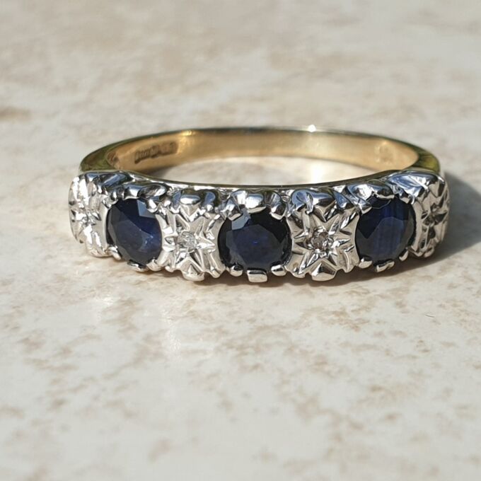 Sapphire and Diamond Ring in 9ct Gold, a UK K 1/2 or a US 5 3/4
