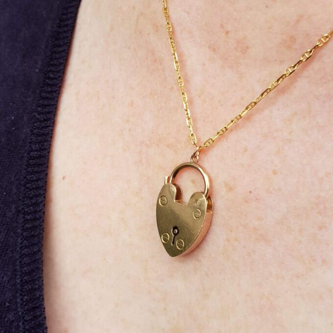 Large Simple Heart Padlock in 9ct Gold