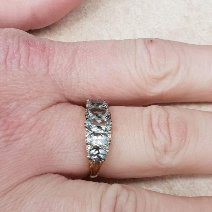 Beautiful Five Stone Aquamarine Ring in 9ct Gold, a UK O or a US 7 1/2.