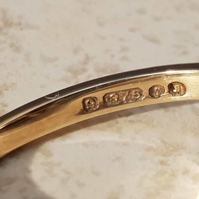 Pretty Amethyst Flower Cluster Ring in 9ct Gold, a UK L 1/2 or a US 6 1/4.