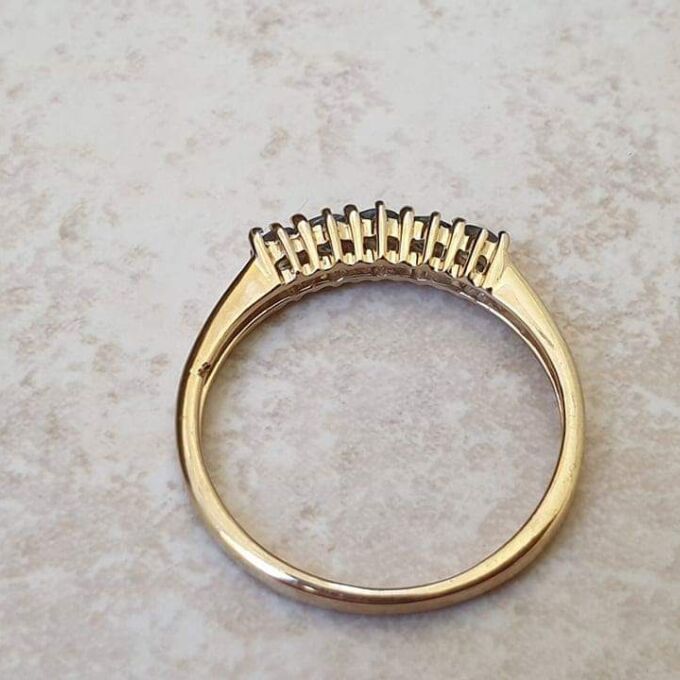 Five Stone Alexandrite Colour Change Ring in 9ct Gold, a UK L 1/2 or a US 6 1/4.