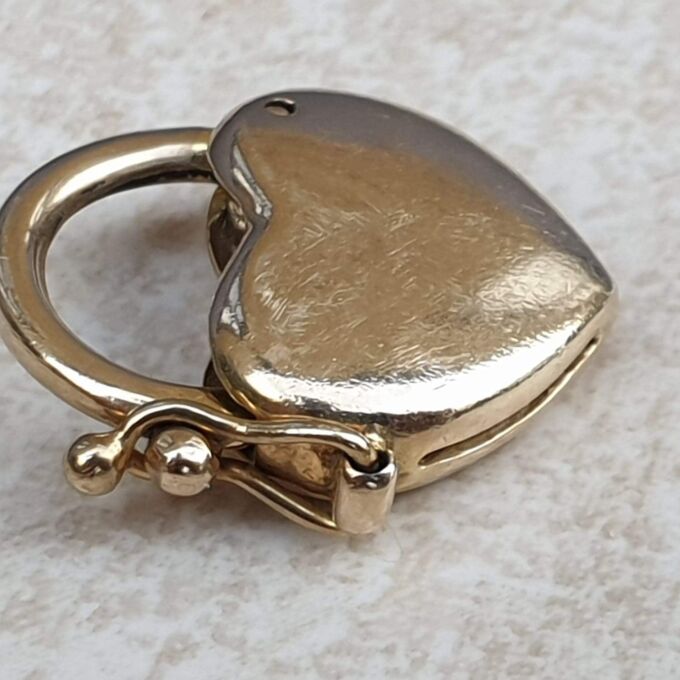 Gorgeous Italian Sparkly Heart Lock