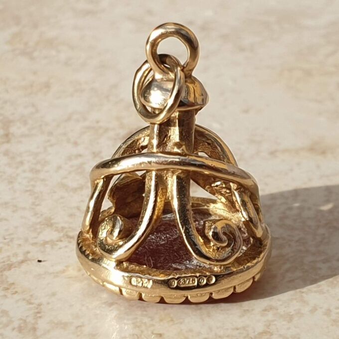 Carnelian Fob Pendant in 9ct Gold