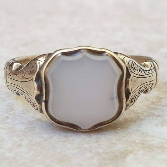 Antique Shield Ring in 9ct Gold, a UK L or a US 6 1/4