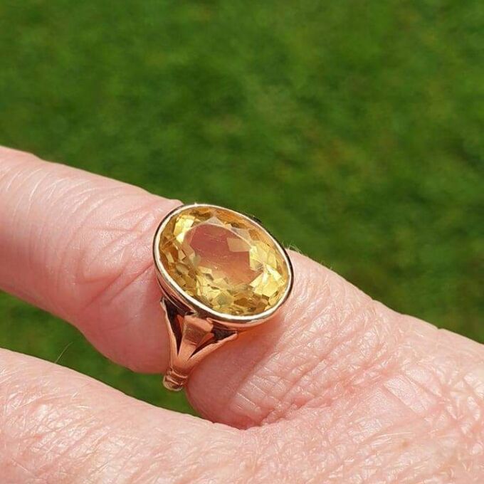 Oval Citrine Ring in 9ct Gold, a UK E or a US 2 1/2