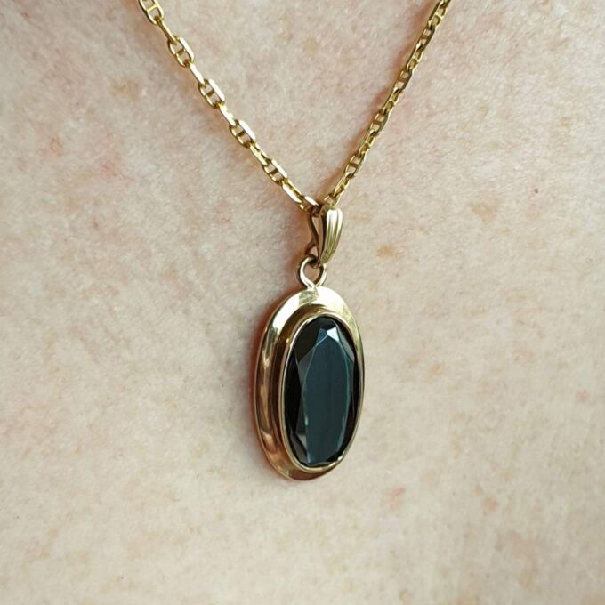 Oval Hematite Pendant in 9ct Gold.