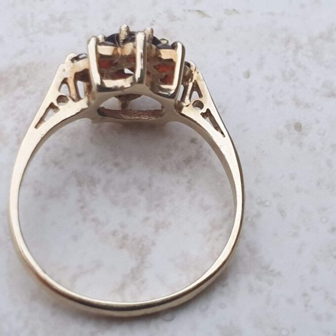 Garnet Cluster ring in 9ct Gold.
