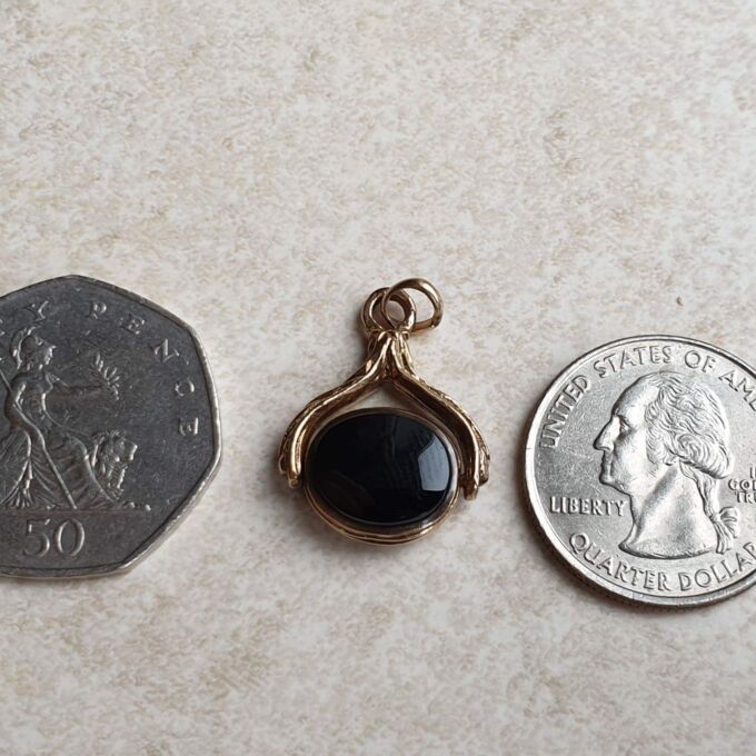 Two Sided Spinner Fob Pendant in 9ct Gold.