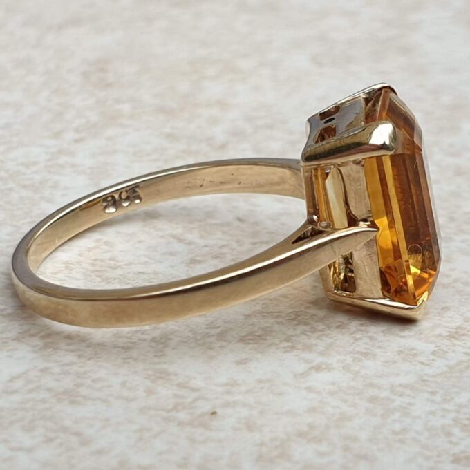 Vibrant Citrine Solitaire Ring in 9ct Gold, a UK L or a US 6.