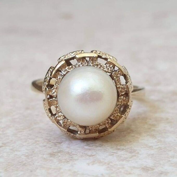 Pearl Solitaire Ring in 9ct Gold. - Gems Afire - Vintage Jewellery UK