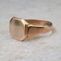 Plain Signet ring in 9ct Gold.
