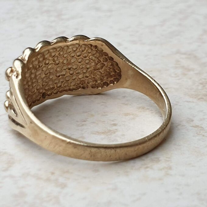 Keeper Ring in 9ct Gold,  a UK Q or a US 8 1/2.