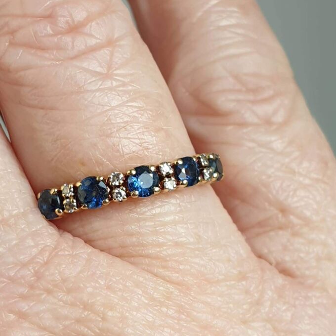 Sapphire and Diamond Ring in 18ct Gold, a UK O or a US 7 1/2