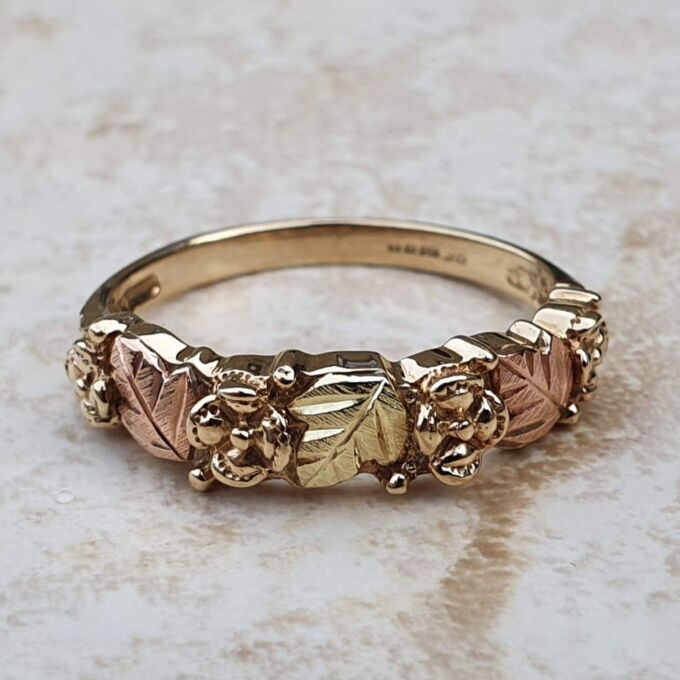 Flower and Leaf Design Ring in 9ct yellow & rose gold, a UK O or a US 7 1/2