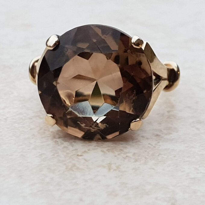 Large Citrine Solitaire Ring in 9ct Gold, a UK almost M 1/2 or a US 6 3/4.