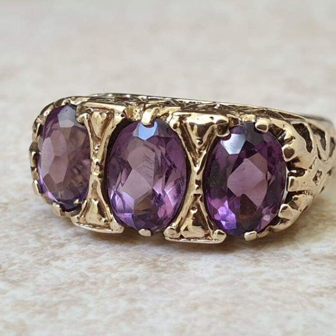 Amethyst Three Stone Ring I 9ct Gold, a UK J 1/2 or a US 5 1/4
