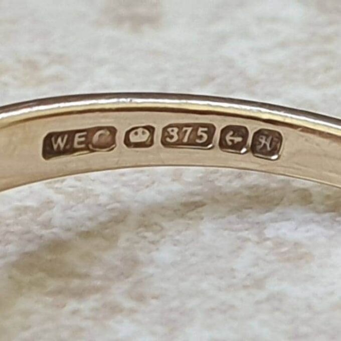 Sapphire and Diamond Ring in 9ct Gold, a UK J 1/2 or a US 5 1/4