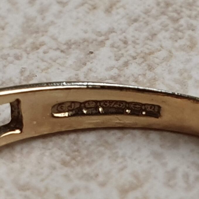 Ruby Cabochon Ring in 9ct Gold, a UK N 1/2 or a US 7 1/4