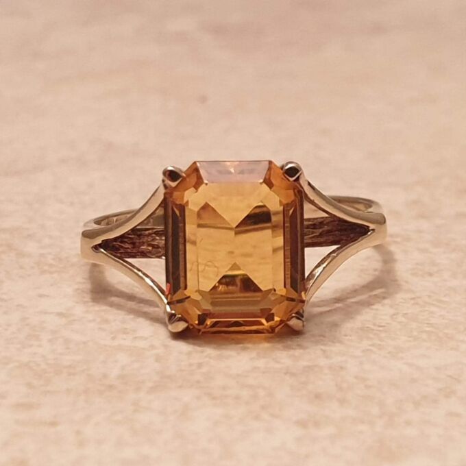 Citrine Paste Solitaire Ring in 9ct Gold,  a UK O or a US 7 1/2.
