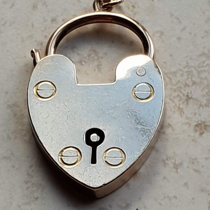 Large Simple Heart Padlock in 9ct Gold