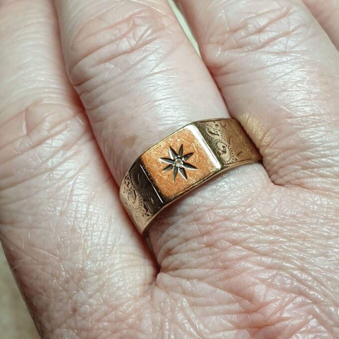 Broad Diamond Set Signet Ring in 9ct Gold, a UK R 1/2 or a US 9 1/4