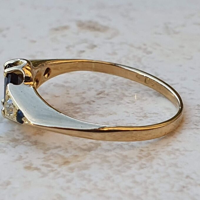 Vintage Sapphire and Diamond Ring in 18ct Gold, a UK L 1/2 or a US 6 1/4