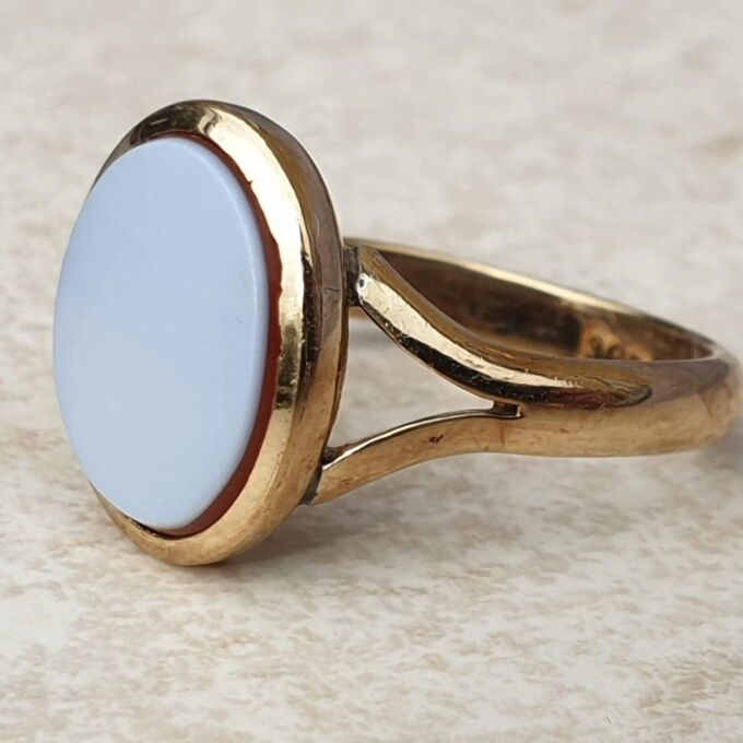 Sardonyx Solitaire Ring in 9ct Gold,  a UK P or a US 7 3/4.