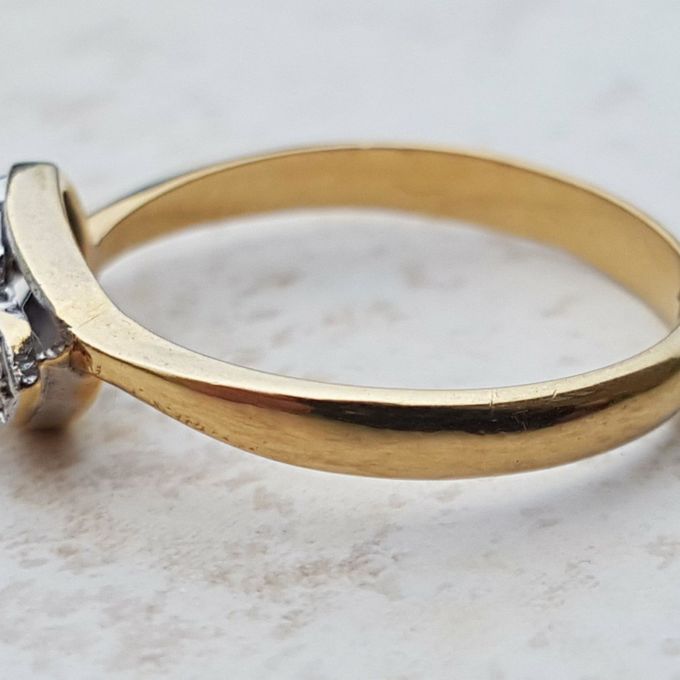 Art Deco Trilogy Diamond Ring in 18ct Gold & Platinum, a UK J 1/2 or a US 5 1/4.