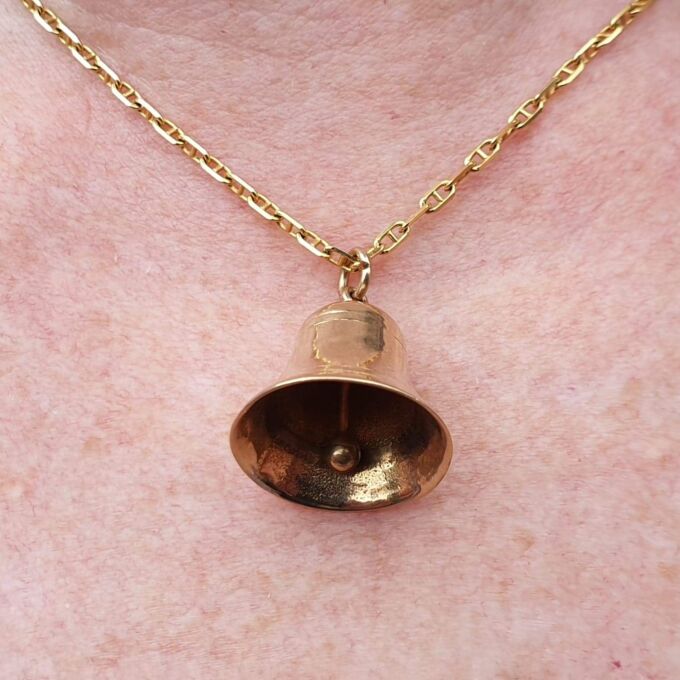 Delightful Working Bell in 9ct Gold.