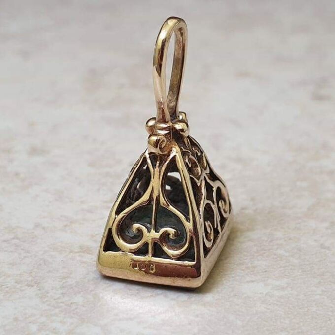 Bloodstone Fixed Fob Pendant in 9ct Gold.