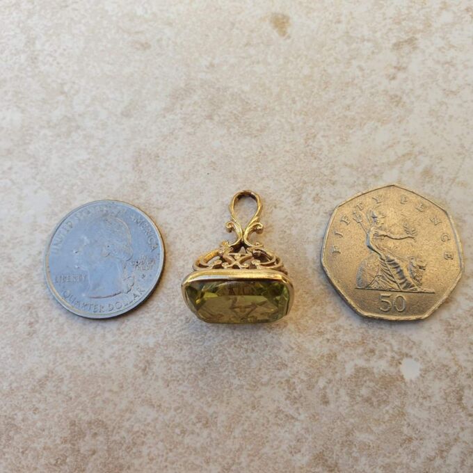 Green Paste Pendant in 9ct Gold.