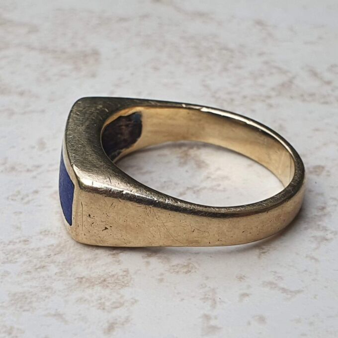 Lapis Lazuli Signet Ring in 9ct Gold, a UK L 1/2 or a US 6 1/4