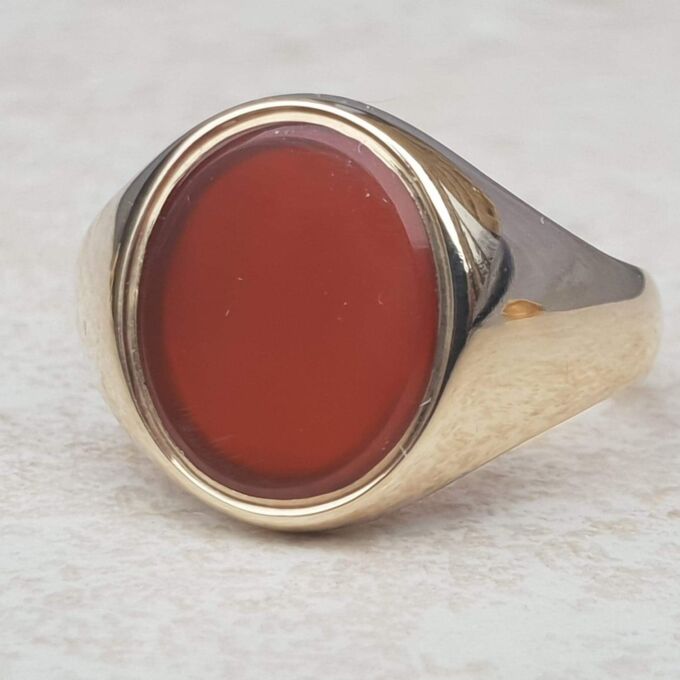 Oval Carnelian Signet Ring in 9ct Gold,  a UK N or a US 7.
