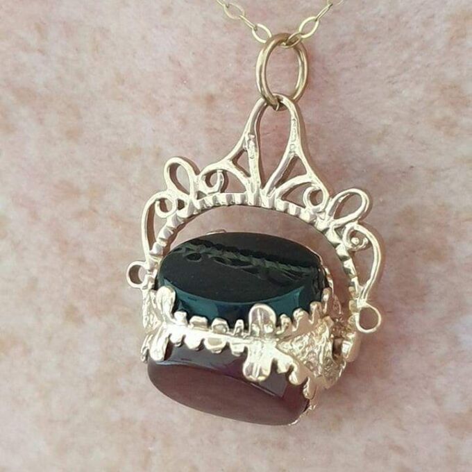 Three Stone Spinner Fob Pendant in 9ct Gold