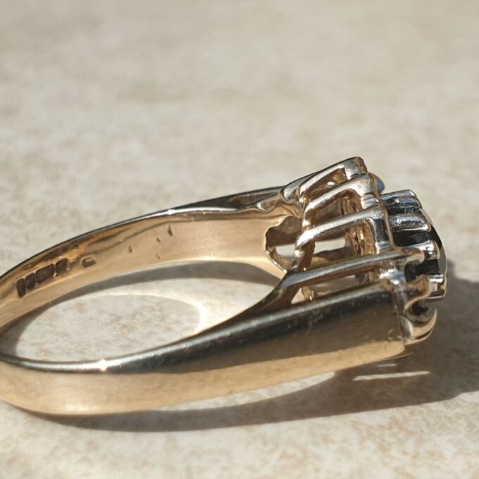 Sapphire and Diamond Ring in 9ct Gold, a UK K or a US 5 1/2