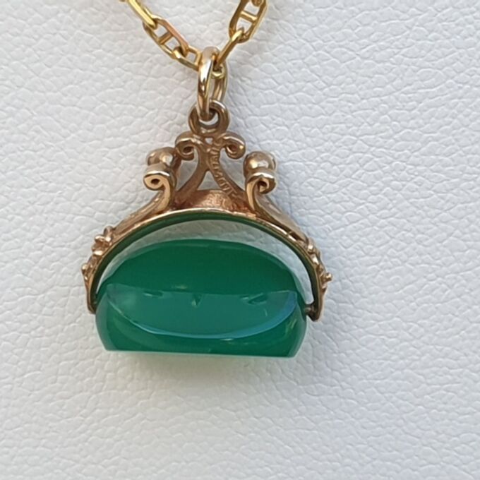 Chrysoprase Spinner Fob Pendant in 9ct Gold