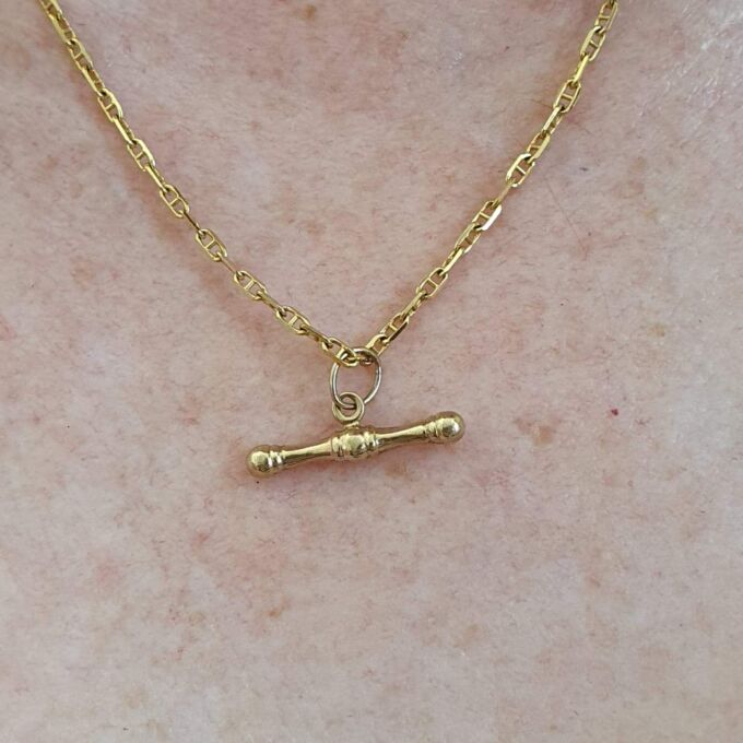 Small T Bar Fob Charm in 9ct Gold.