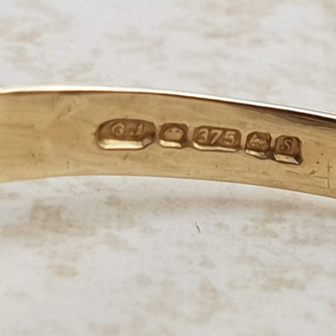 Bold Claw Set Garnet Ring in 9ct Gold, a UK S or a US 9 1/4.