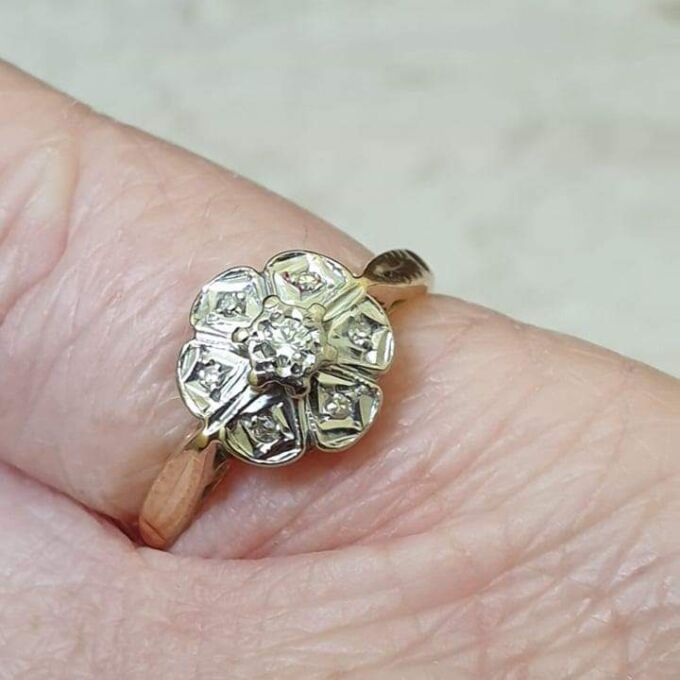 Diamond Set Daisy Cluster Ring in 18ct Gold